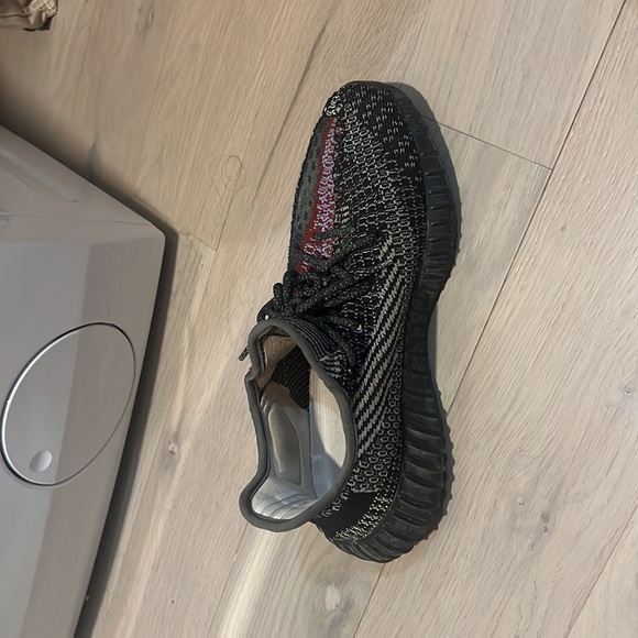 Adidas Yeezy Boost 350 V2 - Picture 3 of 4